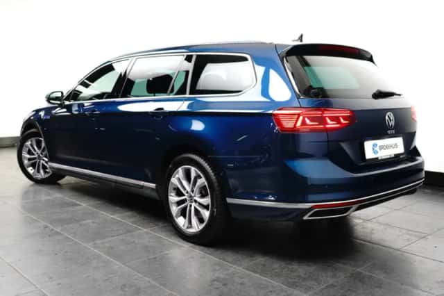Volkswagen Passat (2022) thumbnail 5