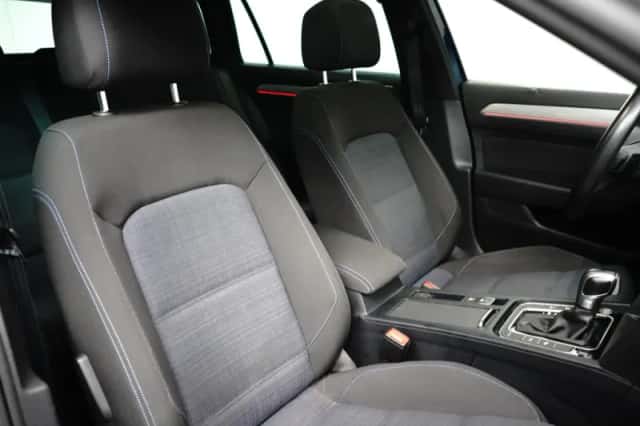 Volkswagen Passat (2022) thumbnail 6