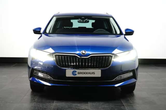 Škoda Superb (2022) thumbnail 2