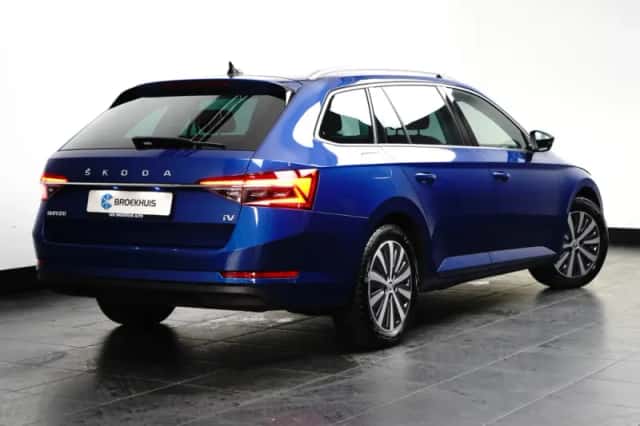 Škoda Superb (2022) thumbnail 4