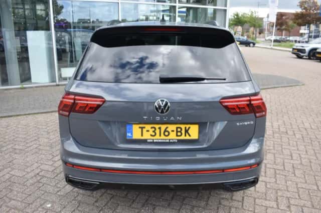 Volkswagen Tiguan (2022) thumbnail 5