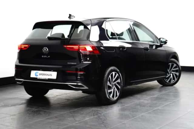 Volkswagen Golf (2023) thumbnail 4