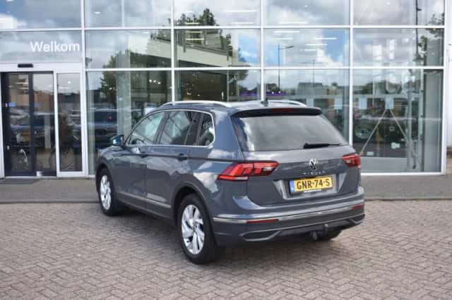 Volkswagen Tiguan (2023) thumbnail 2