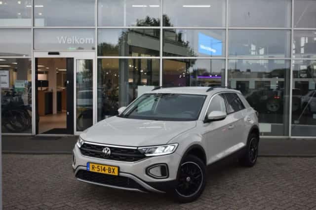 Volkswagen T-Roc (2022) thumbnail 1