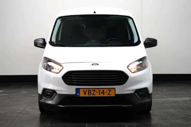 Ford Transit Courier (2019) thumbnail 2