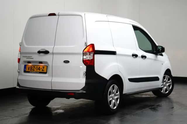 Ford Transit Courier (2019) thumbnail 4