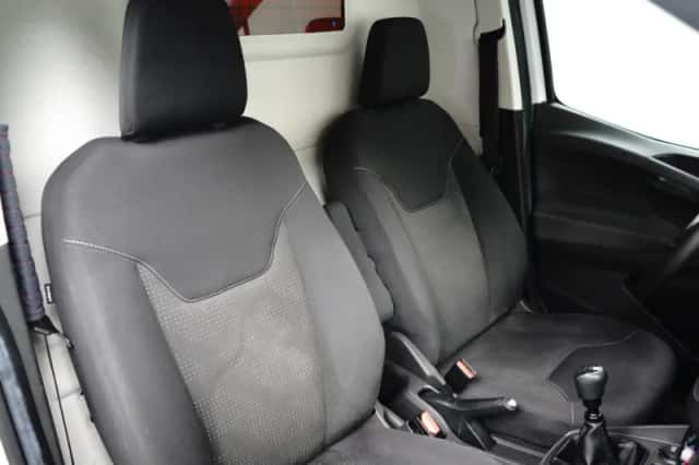 Ford Transit Courier (2019) thumbnail 6