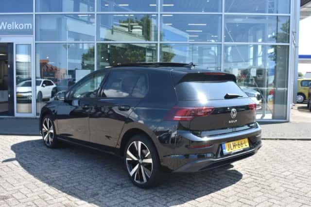 Volkswagen Golf (2025) thumbnail 2