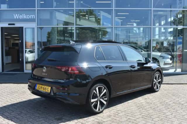 Volkswagen Golf (2025) thumbnail 4