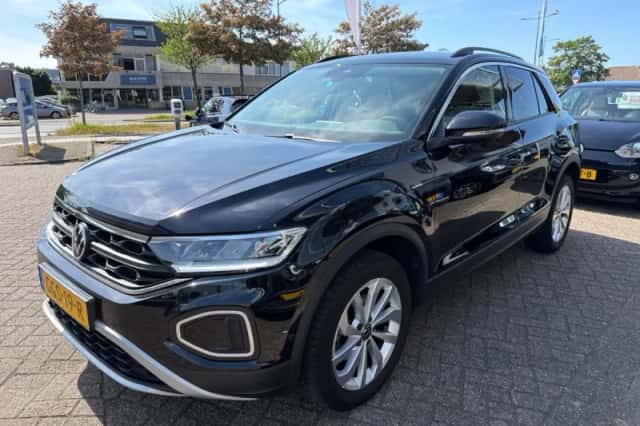 Volkswagen T-Roc (2024) thumbnail 1