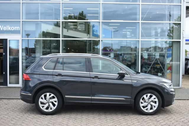Volkswagen Tiguan (2023) thumbnail 2