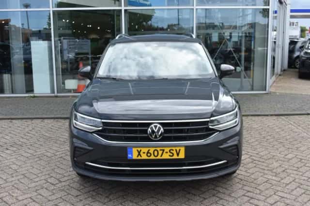 Volkswagen Tiguan (2023) thumbnail 5