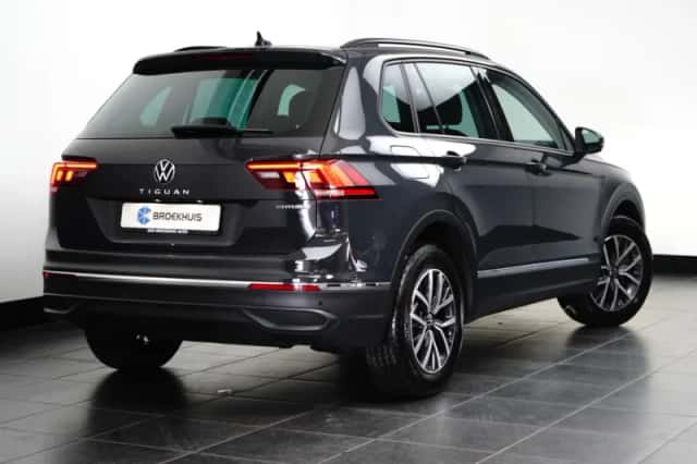 Volkswagen Tiguan (2022) thumbnail 4