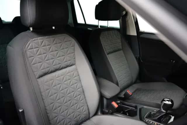 Volkswagen Tiguan (2022) thumbnail 6