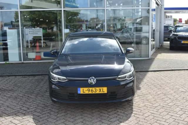Volkswagen Golf (2021) thumbnail 2