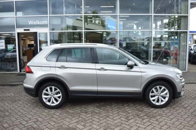 Volkswagen Tiguan (2016) thumbnail 2