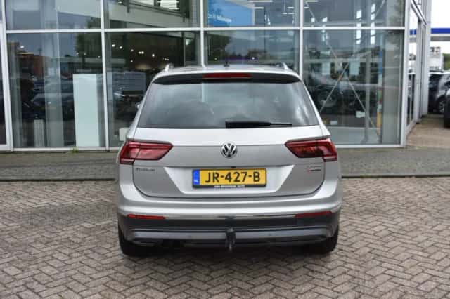 Volkswagen Tiguan (2016) thumbnail 6