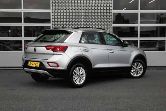 Volkswagen T-Roc (2023) thumbnail 2