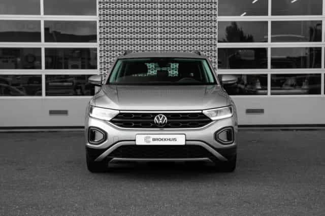 Volkswagen T-Roc (2023) thumbnail 5