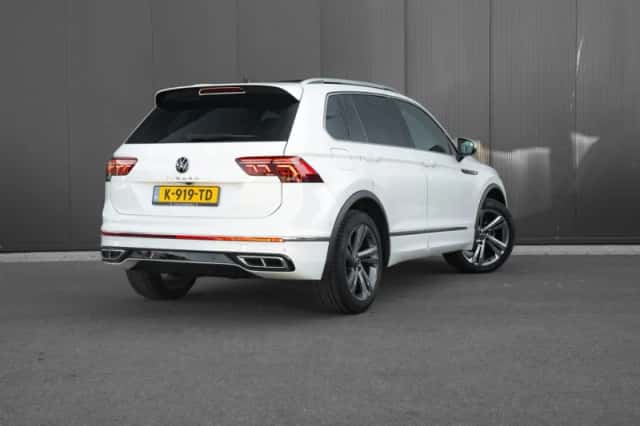 Volkswagen Tiguan (2021) thumbnail 2