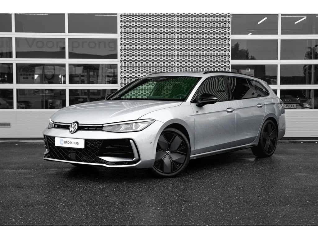 Volkswagen Passat (2025) — foto 1