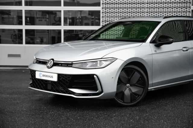 Volkswagen Passat (2025) thumbnail 3