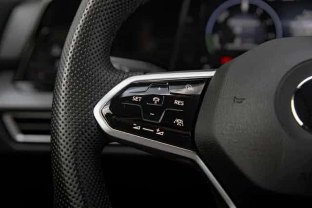 Volkswagen Golf (2023) thumbnail 7