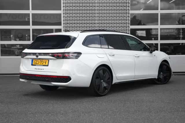 Volkswagen Passat (2025) thumbnail 2