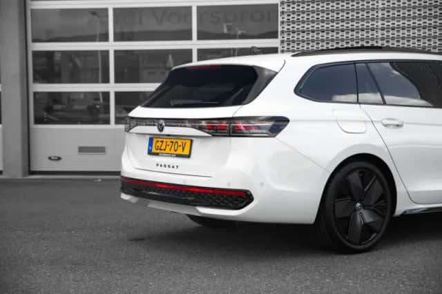 Volkswagen Passat (2025) thumbnail 4