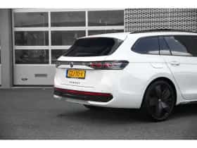 Volkswagen Passat (2025) thumbnail 4