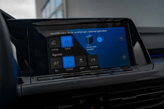 Volkswagen Golf (2022) thumbnail 17