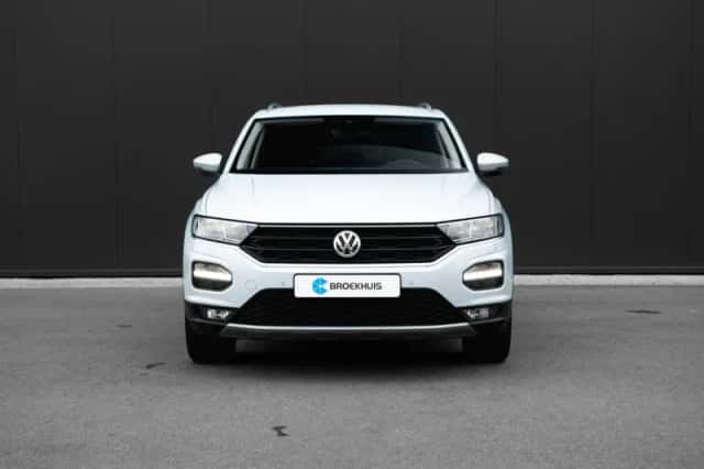 Volkswagen T-Roc (2019) thumbnail 3