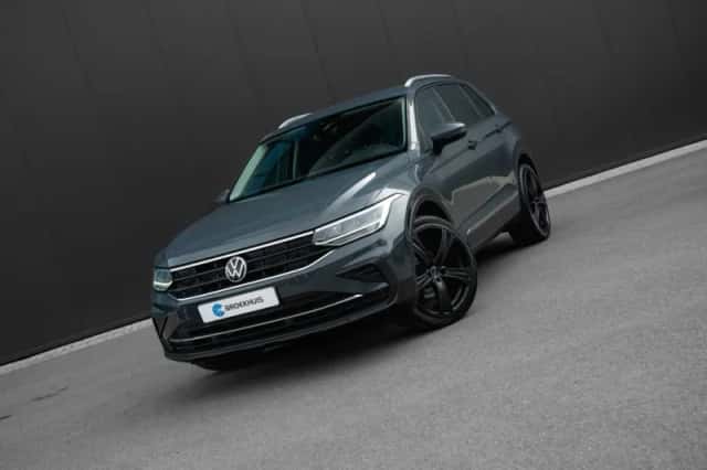 Volkswagen Tiguan (2021) thumbnail 3