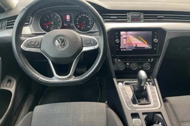 Volkswagen Passat (2020) thumbnail 3