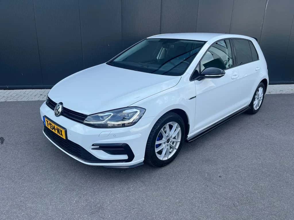 Volkswagen Golf (2019) — foto 1