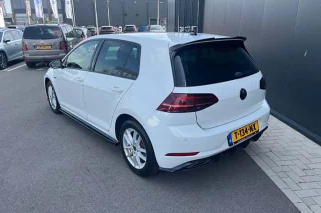 Volkswagen Golf (2019) thumbnail 4