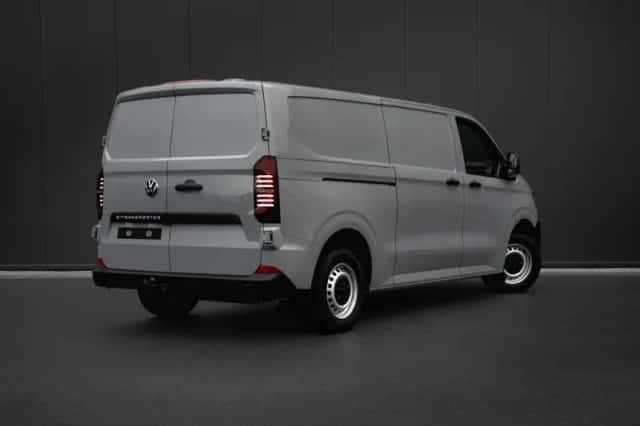Volkswagen E-Transporter (2025) thumbnail 2