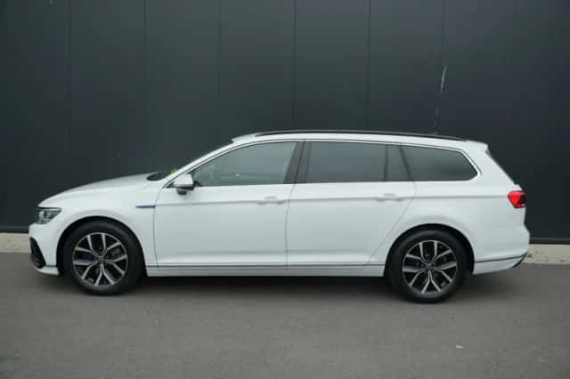 Volkswagen Passat (2021) thumbnail 2