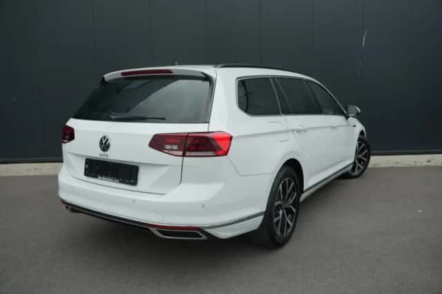 Volkswagen Passat (2021) thumbnail 3