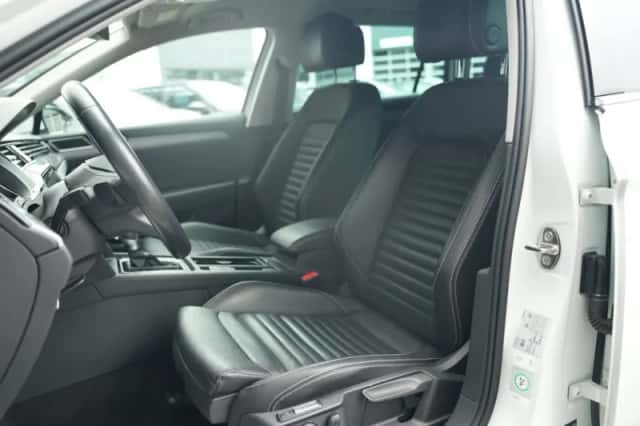 Volkswagen Passat (2021) thumbnail 5