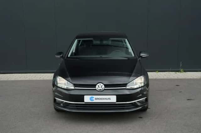 Volkswagen Golf (2018) thumbnail 2