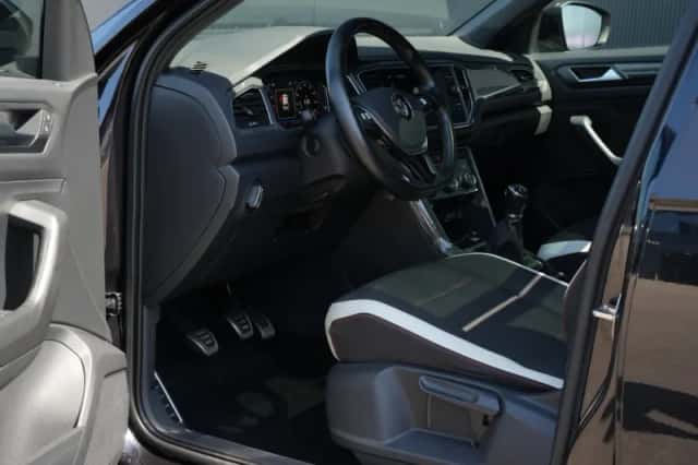 Volkswagen T-Roc (2018) thumbnail 4
