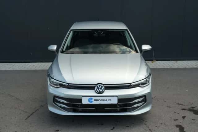Volkswagen Golf (2025) thumbnail 2