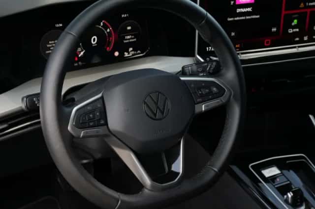 Volkswagen Golf (2025) thumbnail 5
