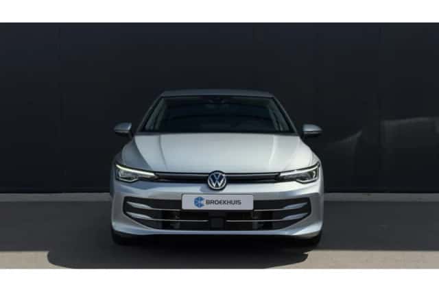Volkswagen Golf (2025) thumbnail 2
