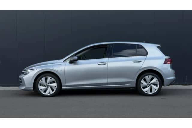 Volkswagen Golf (2025) thumbnail 3