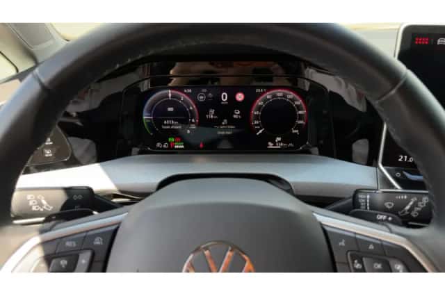 Volkswagen Golf (2025) thumbnail 6