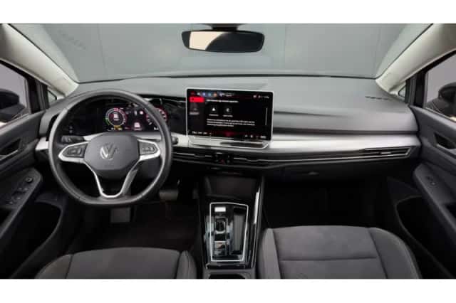 Volkswagen Golf (2025) thumbnail 4