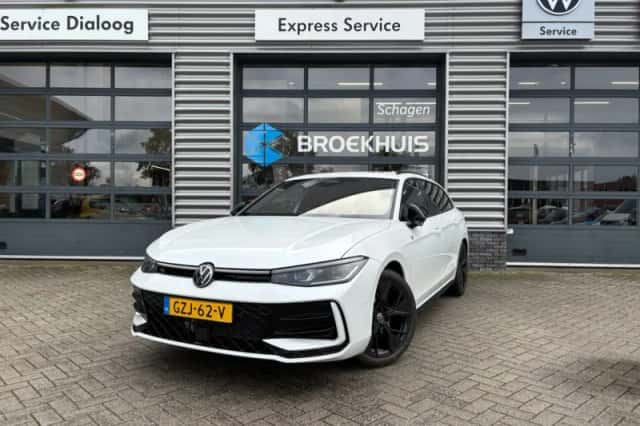 Volkswagen Passat (2025) thumbnail 1