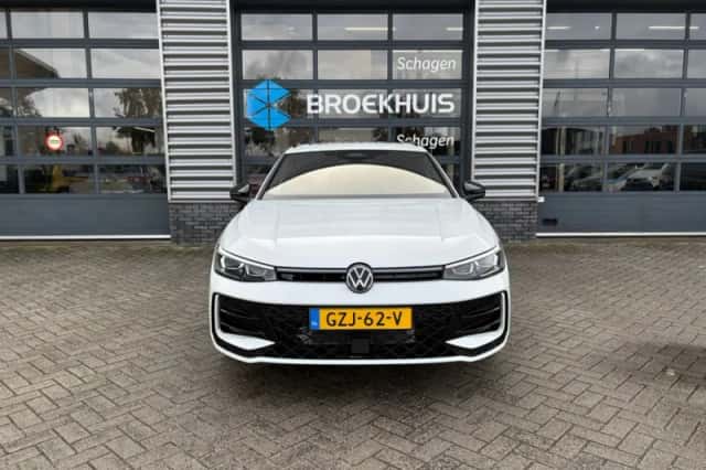 Volkswagen Passat (2025) thumbnail 12